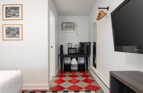 Balsam Lake Apartment | LumberJill Lodge #6 | King Room