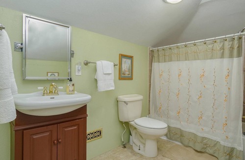 Newaygo Bed & Breakfast | Lumberman's Suite at Newaygo Bed & Breakfast