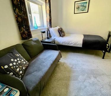 Aberchalder Bed & Breakfast | Lundie View B & B
