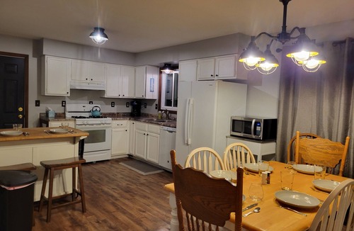 Central Lake House | Lush 3 bedroom home with lake access!