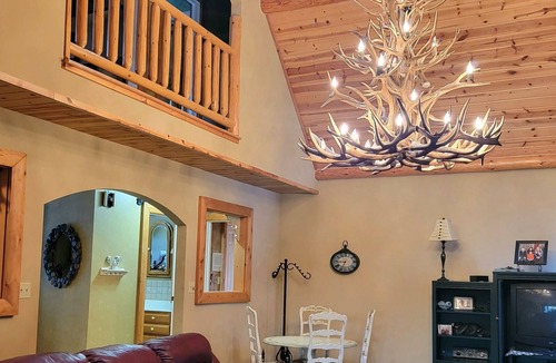 Luther Cabin | Luther's Someday Ranch Retreat w/ 8 person Hot Tub!!
