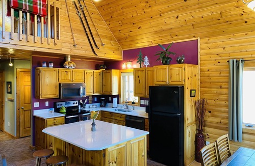 Lutsen Cabin | Lutsen Log Lodge! Ski, Hike, Golf & Bike