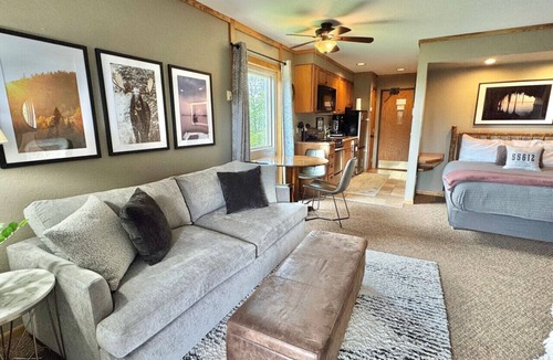 Lutsen Apartment | Lutsen Mtn Ski-In/Ski-Out Studio | Lake & Mtn View