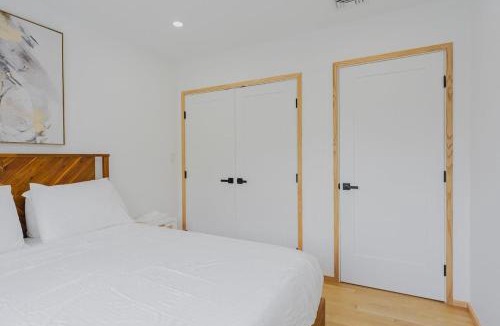 Central-Maverick Square - Paris Street Apartment | Lux 3BD Minutes Walk to Airport