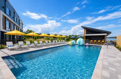 Talbot's Corner House | Lux 4BR Retreat Rooftop Hot Tub Pool 9 Beds