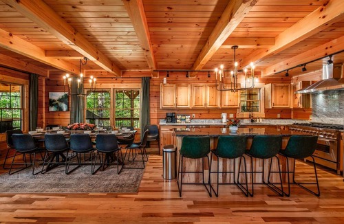 Logan Cabin | Lux Cabin in Hocking Hills~Pickleball~Theatre~Sauna~Gym~Dog Friendly~Sleeps 18