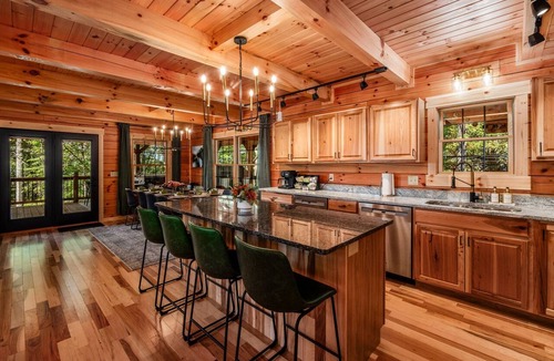 Logan Cabin | Lux Cabin in Hocking Hills~Pickleball~Theatre~Sauna~Gym~Dog Friendly~Sleeps 18