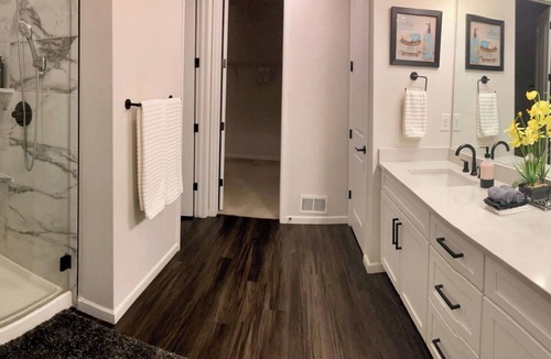 Commerce City House | Lux Family Retreat|Pool Table|13 Min to Airport