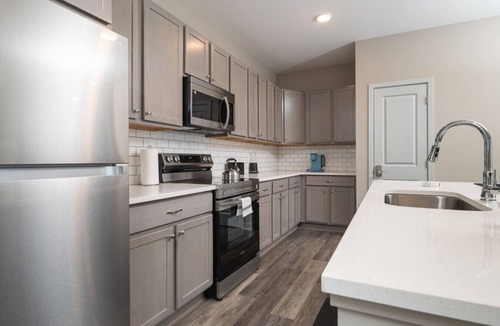 Whitestown Apartment | Lux Haven Whitestown