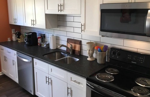 Highlands House | Lux Highlands Gem | Monthly Stay - 2BR 2BA Dog OK