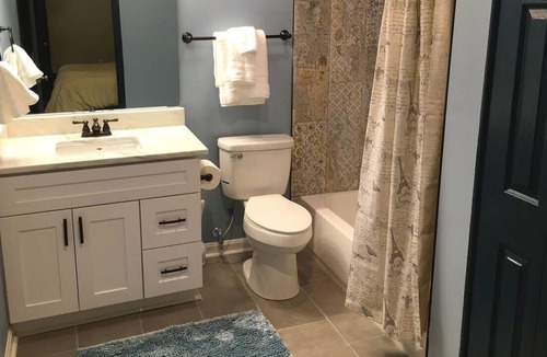 Highlands House | Lux Highlands Gem | Monthly Stay - 2BR 2BA Dog OK