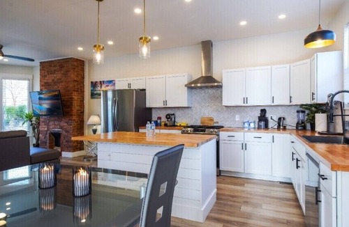 Near East Columbus House | Lux home - Overseeing Downtown - Bike trail
