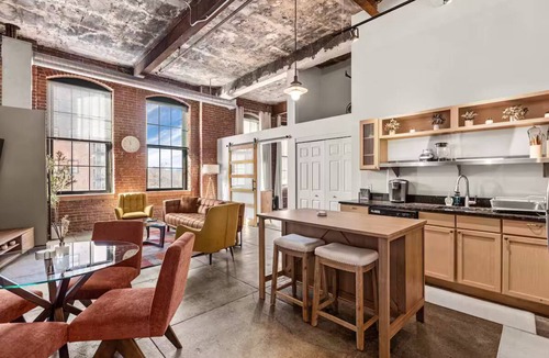 Strip District Apartment | Lux Industrial 2 Bedroom 2 Full Bath Strip District & River walk Near Downtown