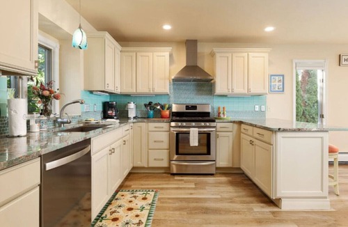 Acme House | Luxe 3BR | Bunkhouse + Private Beach | Near Resort
