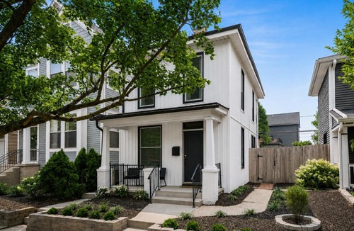 Downtown Columbus Villa | Luxe 3BR - Hot tub and Parking - Near OSU & Downtown