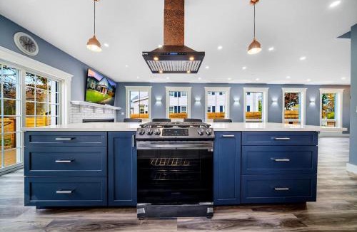 North Deering House | Luxe Coastal Retreat with Hot Tub & Fire Pit