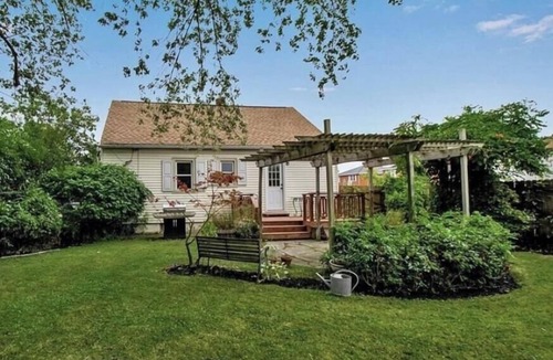 Amherst House | Luxe Cozy Retreat ~with EARLY CHECK-IN~