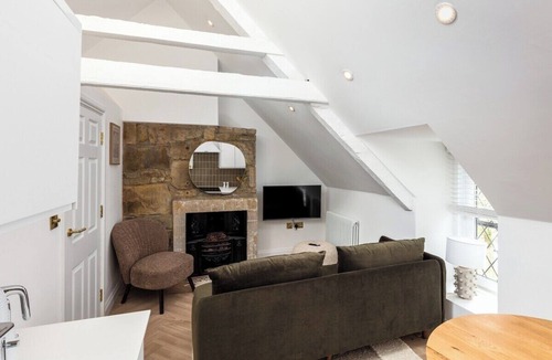 Rothbury Apartment | Luxe Design - Boutique Cottage - Heart of Rothbury
