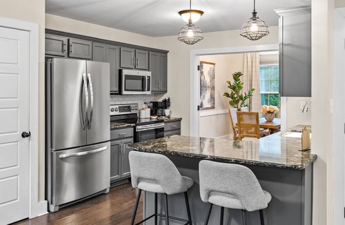 Waddy House | ✨Luxe Farmhouse✨Bourbon Trail✨ 4 king Beds ✨Hot Tub Games Trails sleeps 16