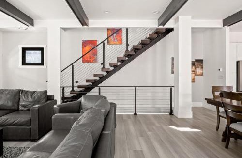 Meridian-Kessler House | Luxe Indy Home - Walk to Dining - Game Room - Family