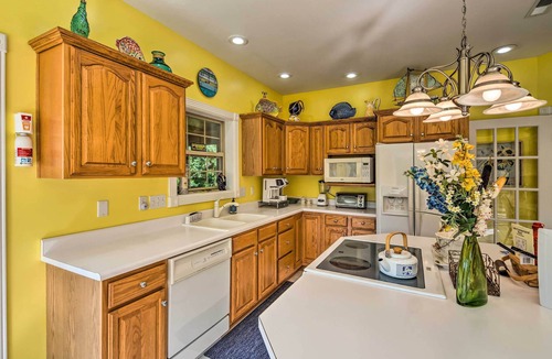 Jamestown Cottage | Luxe Lake Cumberland Retreat w/Decks on 1 Acre!