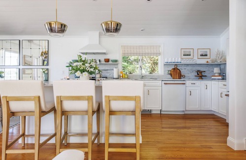Northwest Harwich House | Luxe Lakefront Retreat★Sauna★Media Rm★Kayaks-SUPs★Bikes★Steps to BikePath★Pet OK
