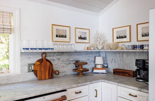 Northwest Harwich House | Luxe Lakefront Retreat★Sauna★Media Rm★Kayaks-SUPs★Bikes★Steps to BikePath★Pet OK