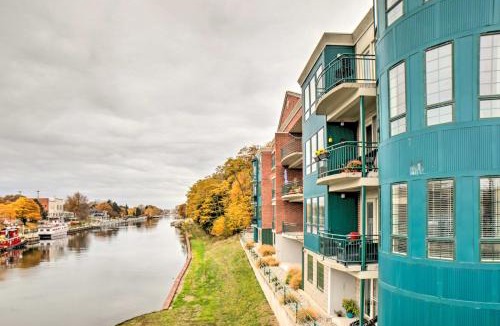 Manistee House | Luxe Manistee Condo w/Balcony & River Views!