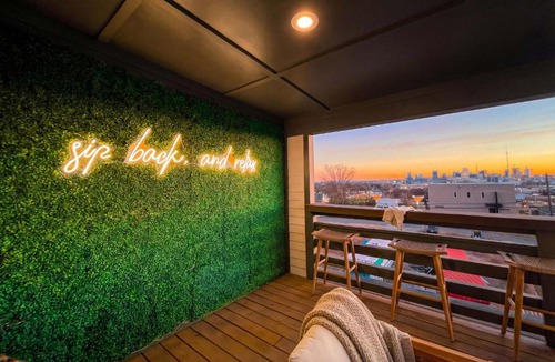 Talbot's Corner House | Luxe Pool Hot Tub & Game Room Downtown Nashville