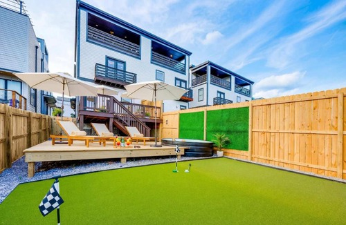 Talbot's Corner House | Luxe Pool Hot Tub & Game Room Downtown Nashville