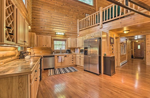 Rapid City Cottage | Luxe Riverfront Lodge: Group Wine and Ski Retreats