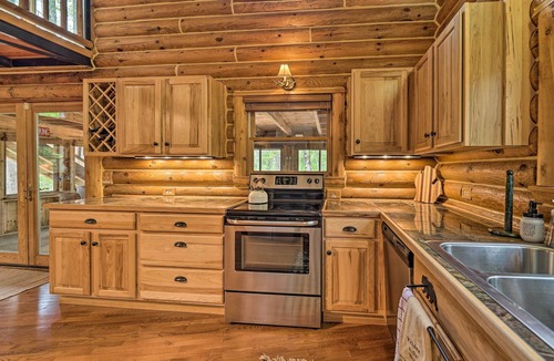 Rapid City Cottage | Luxe Riverfront Lodge: Group Wine and Ski Retreats