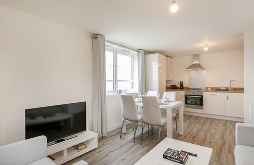 Bramcote Apartment | Luxurious 2-Bed Nottingham Retreat with Parking - Pass the Keys