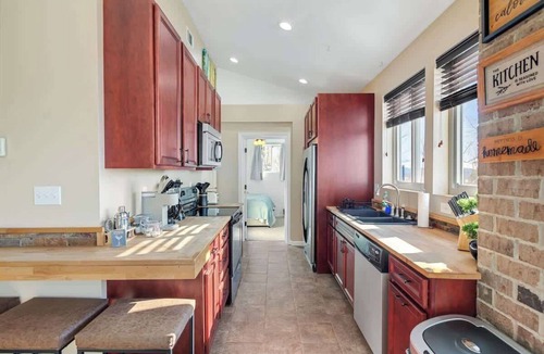Millvale House | Luxurious Hideaway with a Skyline View