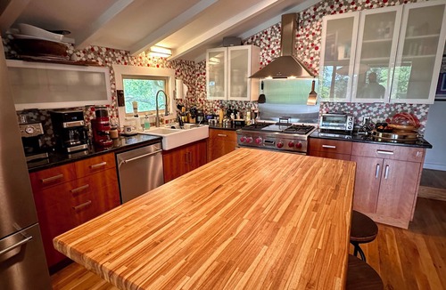 Tulsa House | Luxurious, modern 3-br artist’s getaway with downtown views