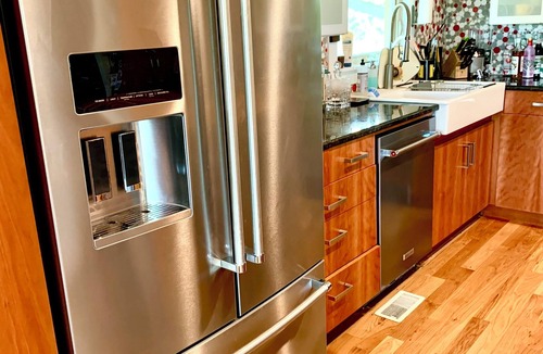 Tulsa House | Luxurious, modern 3-br artist’s getaway with downtown views
