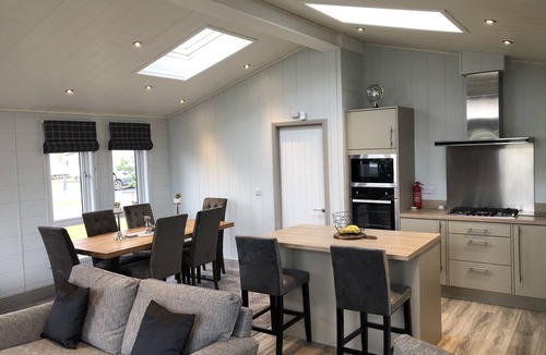 Berwick-upon-Tweed Cabin | Luxurious Oakwood Lodge with Lake View and Glorious Balcony Sunsets