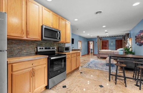 Grosse Ile House | Luxurious Private Pool & Hot Tub!