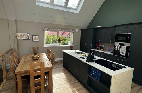 Carrbridge House | Luxurious, spacious 4 bed lodge in Carrbridge with large private garden-sleeps 8