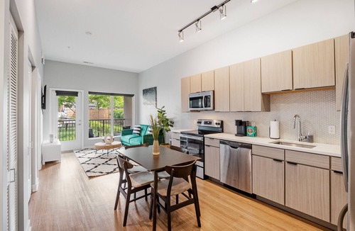 Shaw Apartment | Luxury 1BD/1BR Apt in St. Louis-Pool| Gym| Free Parking!