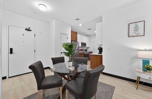 Everett Apartment | Luxury 1BR Close to Boston da56