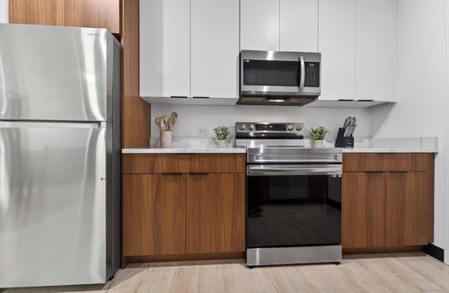 Everett Apartment | Luxury 1BR Close to Boston da56