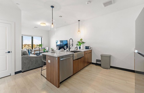 Everett Apartment | Luxury 1BR Close to Encore 2096