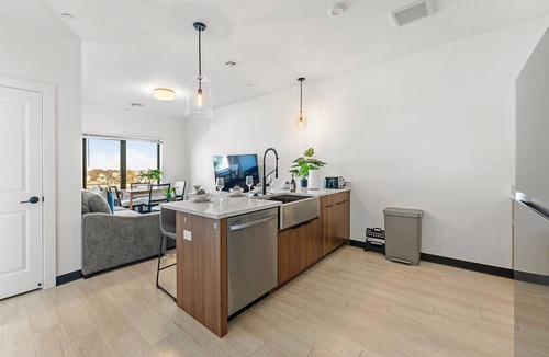 Everett Apartment | Luxury 1BR near Boston 1vtw