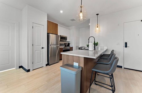 Everett Apartment | Luxury 2bd/2ba near Boston hfq4