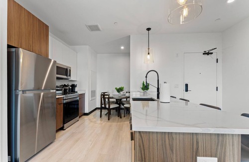 Everett Apartment | Luxury 2bd/2ba near Boston hfq4