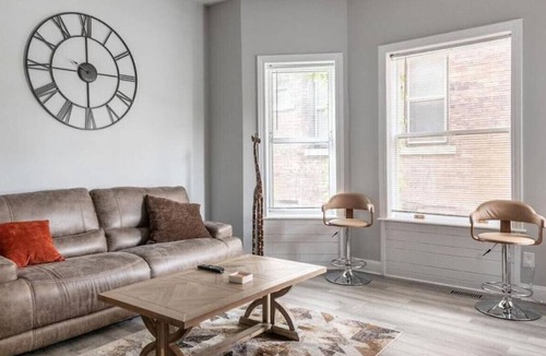 Midtown Apartment | Luxury 2BR ★ Midtown ★ Parking