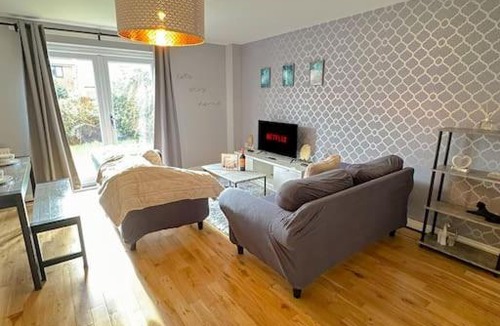 Newcastle-upon-Tyne Apartment | Luxury 3 Bedroom House With FREE Parking