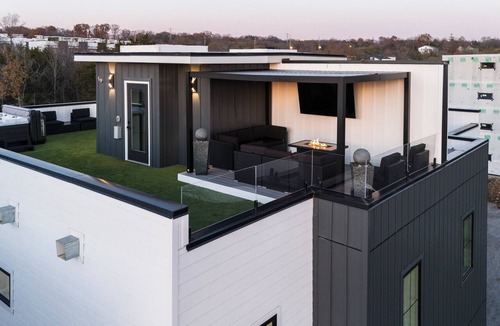 Haynes Area House | Luxury 4BR Townhome w/Rooftop Hot Tub + Cabana