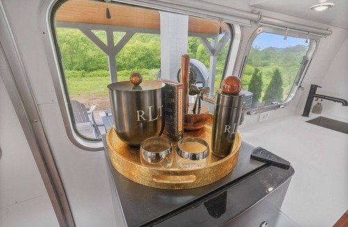 Rockbridge House | Luxury Airstream Glamping Unit 1 of 6, On-Site Hiking, Private Hot Tub and Sauna